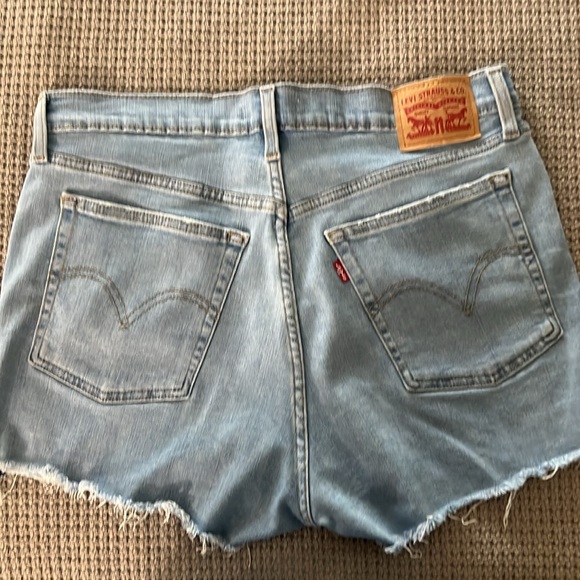 Levis high rise shorts size 31 - Picture 2 of 5